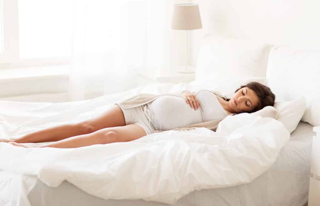 איך לישון טוב יותר בזמן ההיריון?