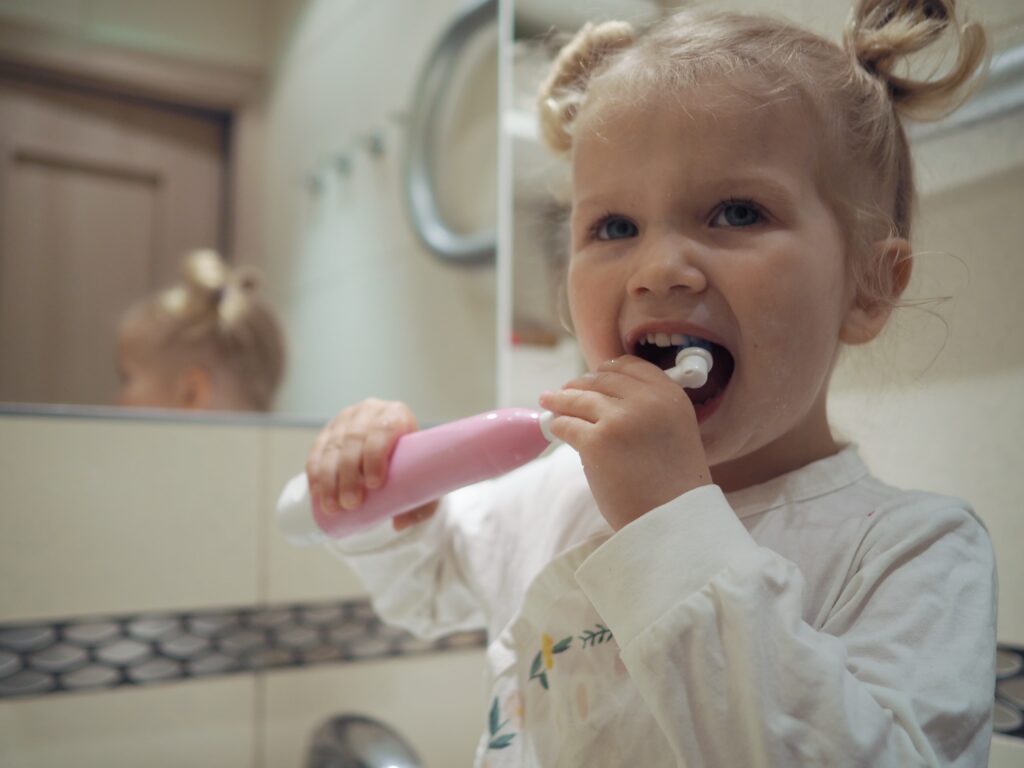 צחצוח שיניים לתינוקות - מתי מתחילים ואיך עושים זאת נכון