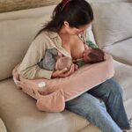 ⁦כרית הנקה לתאומים - רוז⁩ – תמונה ⁦2⁩