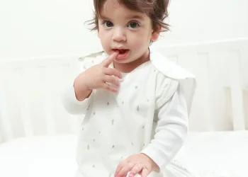 מה לעשות כשהתינוק לא אוהב את המיטה שלו?